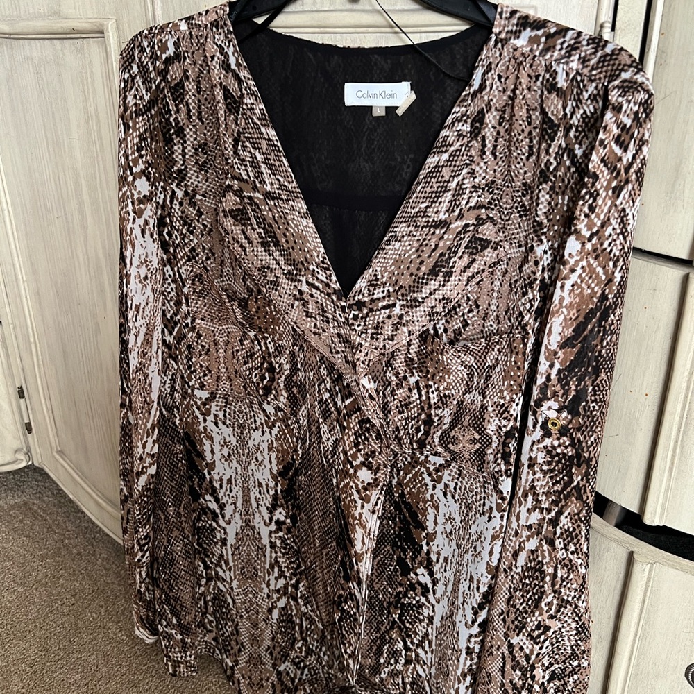 NWOT women Calvin Klein fabulous chiffon sheer nice snake pattern